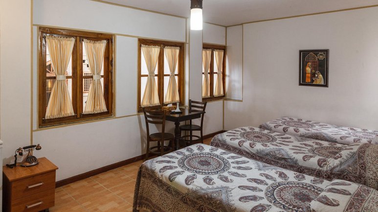 اتاق سه تخته هتل طلوع خورشید اصفهان